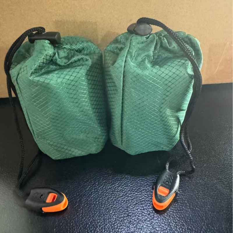Vanjski hitni kišni kaput za preživljavanje, prenosni za planinarenje i kampiranje, izoliran, vodootporan, protivhipotermijski (Brand: Other; Model: Emergency Raincoat; Kategorija: Survival Tools; Vodootporan; Izoliran; Protiv hipotermije)