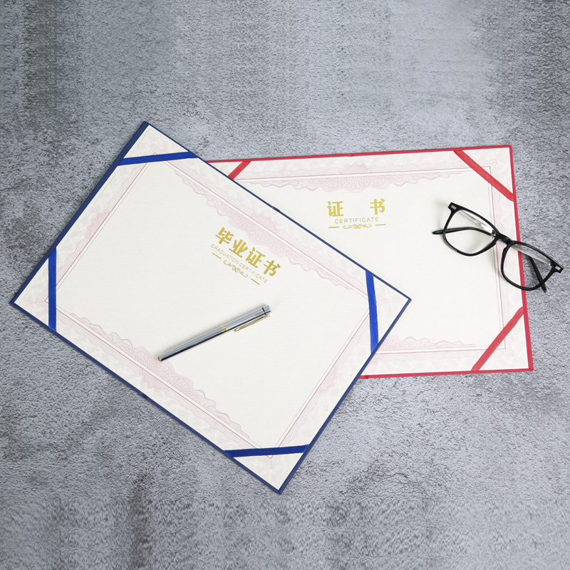 Bizonyítványfedél gyöngyházfényű matt felülettel – típus: kártya, anyag: papír; belső oldal nyomtatás; licencelhető magáncímke