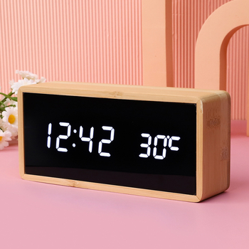 Будилник с дървен корпус, LED цифров дисплей, термометър, светещ през нощта, кварцов механизъм
