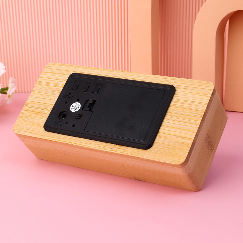 Будилник с дървен корпус, LED цифров дисплей, термометър, светещ през нощта, кварцов механизъм