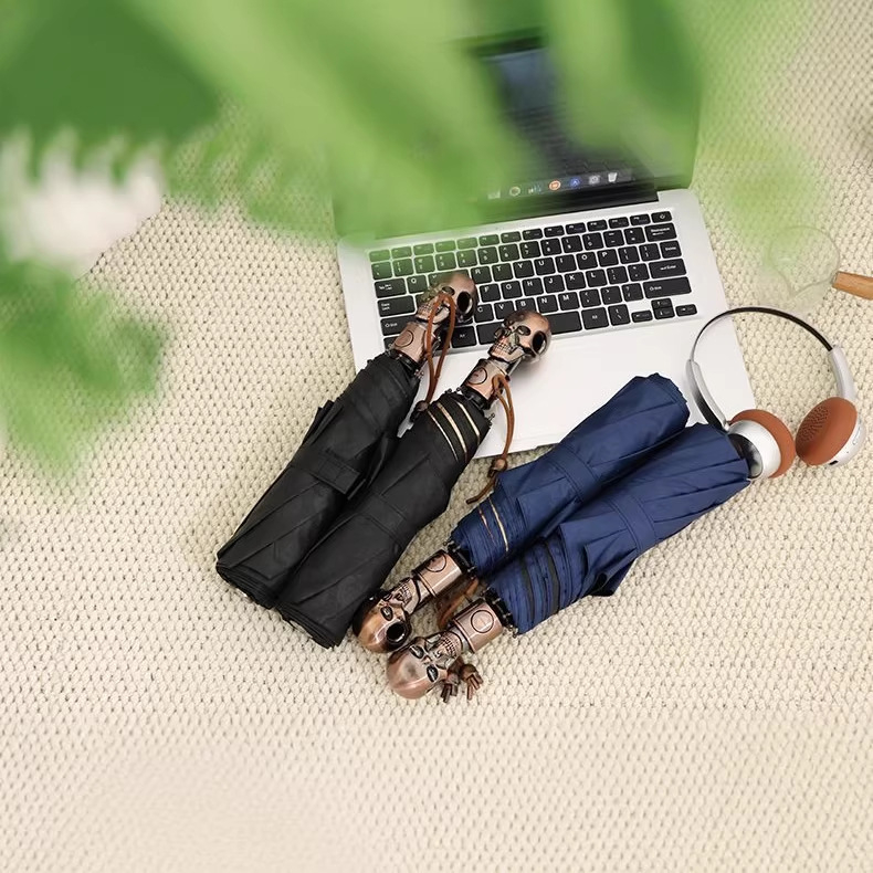 Kišobran s dizajnom lubanje, trodjelni kišobran s automatskim otvaranjem, 8 rebara od legure, za kišu i sunce