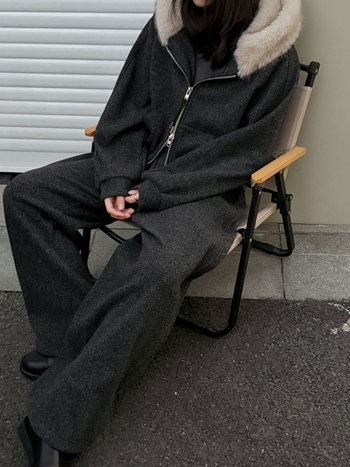Ženski zimski komplet: dukserica s kragnom od krzna i hlače širokog kroja, poliester-vuna mješavina s flece podstavom, japansko-korejski ležerni stil, model 2153