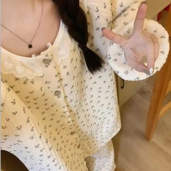 Kostim od quilted pamuka, debeli materijal 201-250 g/m2, bez ovratnika, dugi rukavi, hlače