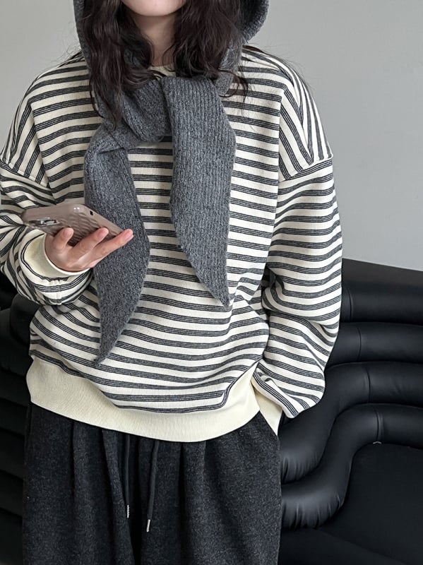 Γυναικείο φούτερ σε στυλ Κορέας με ρίγες, φλις επένδυση, στρογγυλός λαιμός, μακριά Raglan μανίκια, χαλαρή γραμμή, ύφασμα βαμβάκι-πολυεστέρας 70–80% βαμβάκι, χειμώνας 2025.