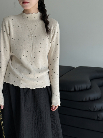 Πλεκτό πουλόβερ σε κορεατικό στυλ με σταθερό γιακά και μοτίβο με πουά, στενή γραμμή, κουκούλα, χειμώνας 2025