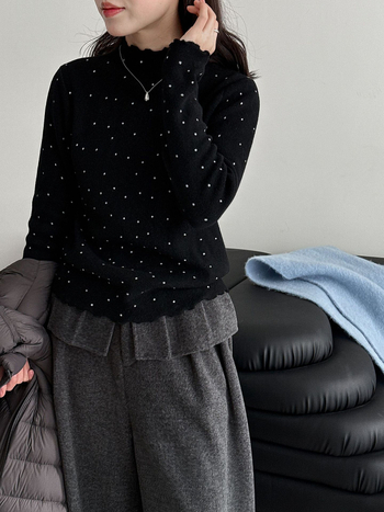 Πλεκτό πουλόβερ σε κορεατικό στυλ με σταθερό γιακά και μοτίβο με πουά, στενή γραμμή, κουκούλα, χειμώνας 2025