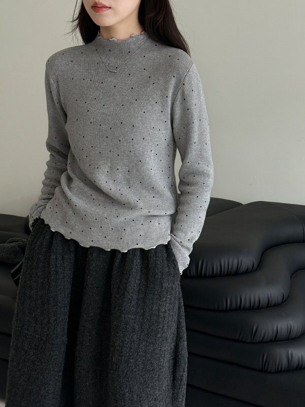 Πλεκτό πουλόβερ σε κορεατικό στυλ με σταθερό γιακά και μοτίβο με πουά, στενή γραμμή, κουκούλα, χειμώνας 2025