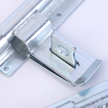 Masszív ajtózár hosszított vasból, galvanizált felülettel, modern minimalista stílus