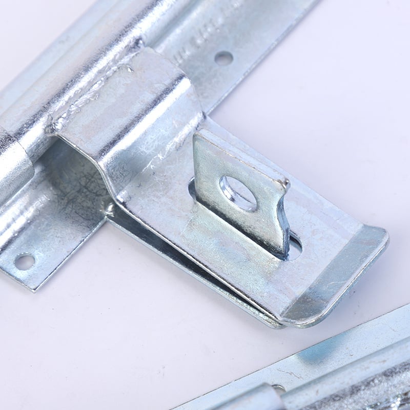 Masszív ajtózár hosszított vasból, galvanizált felülettel, modern minimalista stílus