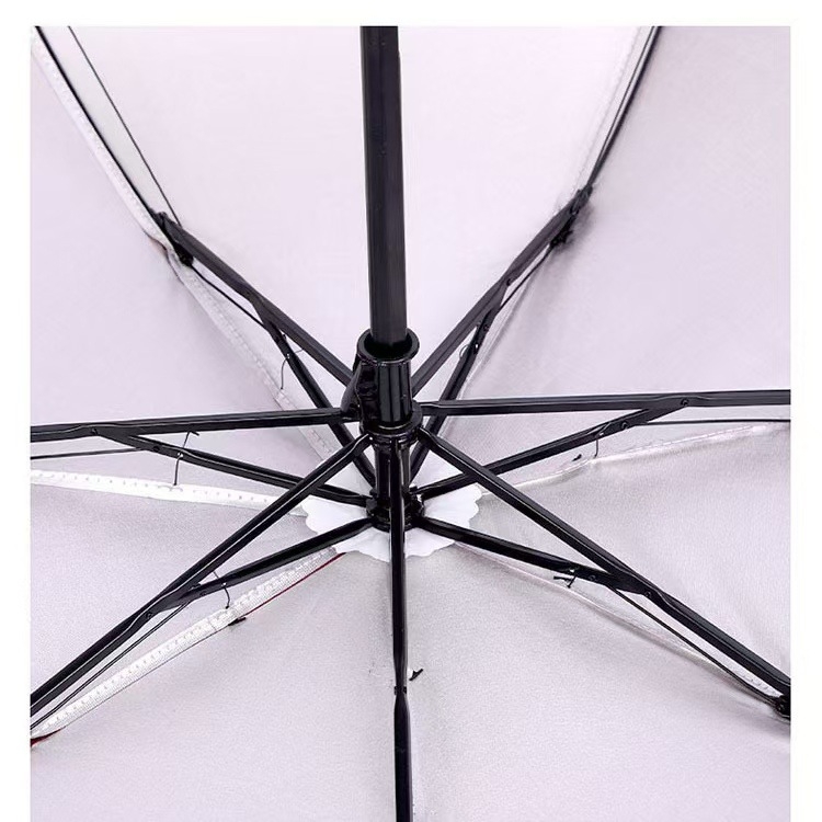 7 bordás, 3-ujjas vasvázú esernyő ezüst ragasztó bevonattal, poliészter 170T vászon, UPF >30, napsütéses és esős használatra, kézi nyitás-zárás, logónyomás lehetséges