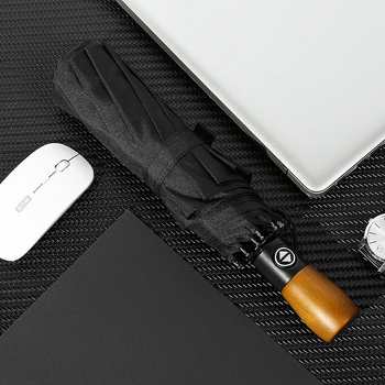 Teljesen automata reklám esernyő fából készült markolattal, 10 acél bordával, 210T anyagú szövet, háromrészes összecsukható kivitel, felnőtteknek, napsütésre és esőre egyaránt