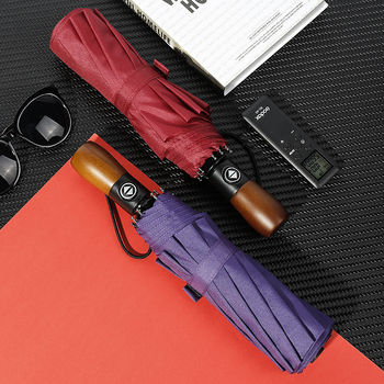 Teljesen automata reklám esernyő fából készült markolattal, 10 acél bordával, 210T anyagú szövet, háromrészes összecsukható kivitel, felnőtteknek, napsütésre és esőre egyaránt