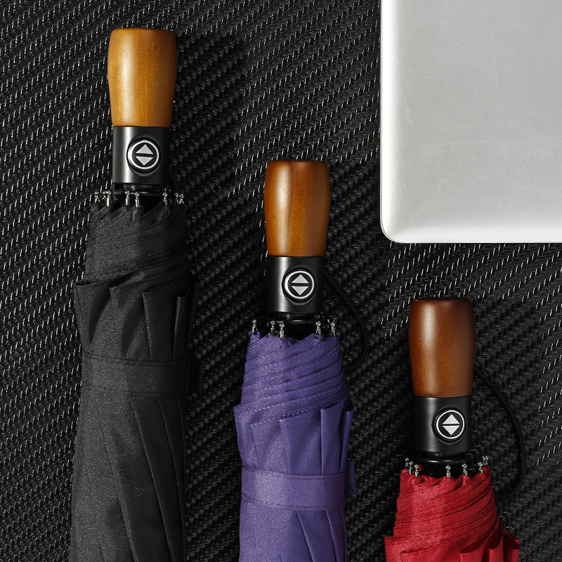 Teljesen automata reklám esernyő fából készült markolattal, 10 acél bordával, 210T anyagú szövet, háromrészes összecsukható kivitel, felnőtteknek, napsütésre és esőre egyaránt