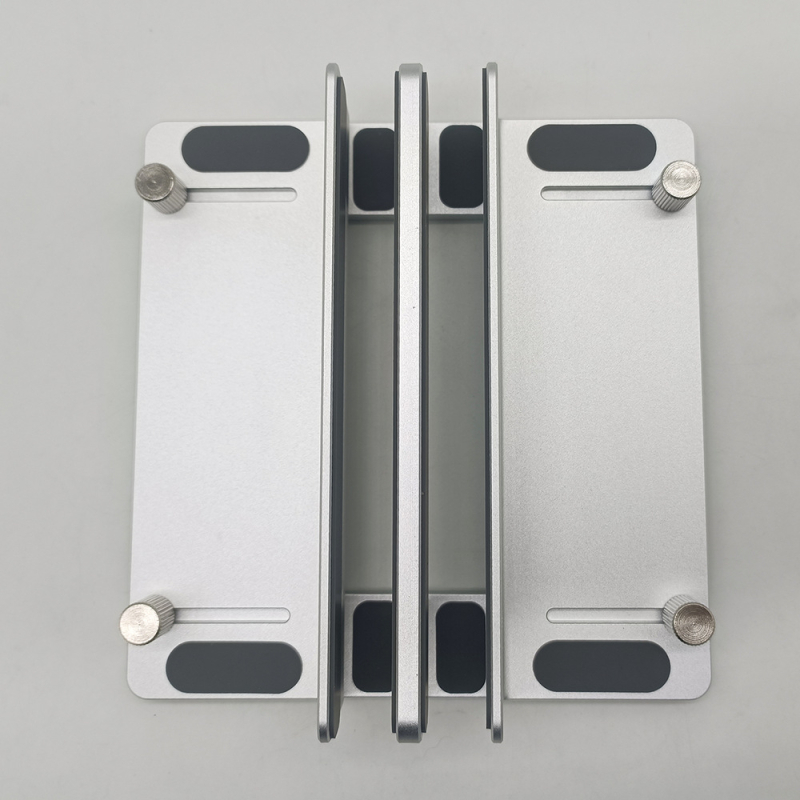 Suport vertical pentru laptop și Mac mini M4 — aliaj de aluminiu; model: suport vertical; compatibilitate generală; lansat în 2024; greutatea variază în funcție de numărul de cleme: unu sau două