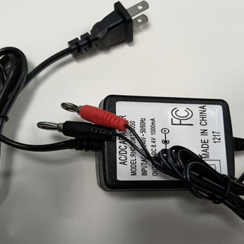 Punjač baterije LED svjetilke, eksplozijski otporan, dvostruki banana utikač, 8.7V 650mAh, ulaz AC90-240V, izlaz DC8.4V 0.25A