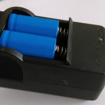 16340 punjač baterija, dvostruki utor, automatsko zaustavljanje pri punjenju, CE certifikat, ulaz 110-240V, izlaz 4.2V