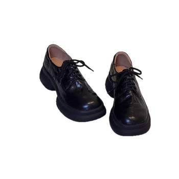 Loafers s debelim petom – gornji dio od prave kože, vezivanje šnuralima, visina peta 3–6 cm