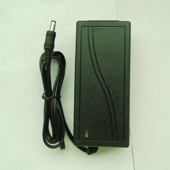 UL certificiran punjač za Li‑ion baterije 8S, ulaz AC 100–240V, izlaz DC 6–12V