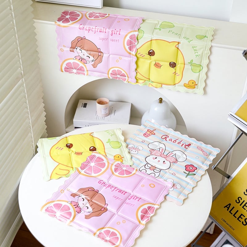 Chladna podloga 35×35 cm s PVC navlakom i punjenjem od ledenih kristala, pogodna za domove, studentske sobe, učionice i urede