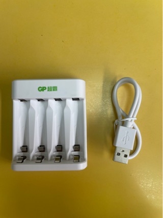 GP/super E411 Încărcător universal pentru baterii cu USB – încărcător unic