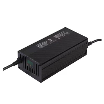 Încărcător pentru baterii LiFePO4 60-72V, 15A — seria 48-72V, CE certificat, intrare 100-240V ~1.7A 50-60Hz