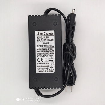 Punjač za LiFePO4 bateriju 5S 32650 – izlaz 18,25V, struja punjenja 3A, ulaz 110–240V, marka Pig boss