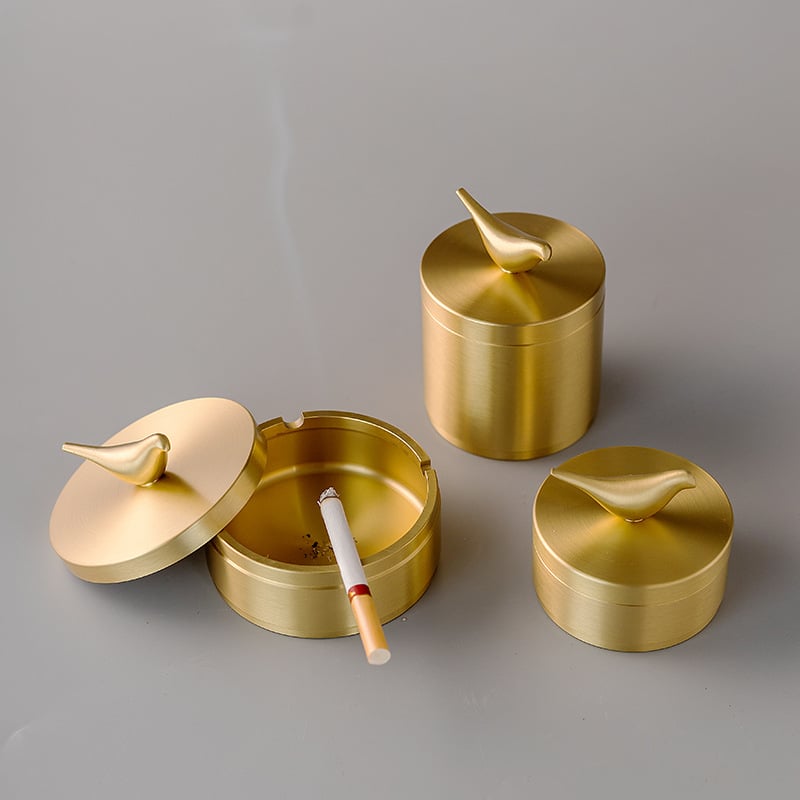 Metalni pepelnjak s poklopcem, minimalistički stil, kompaktnog dizajna, s logom, višekratno upotrebljiv