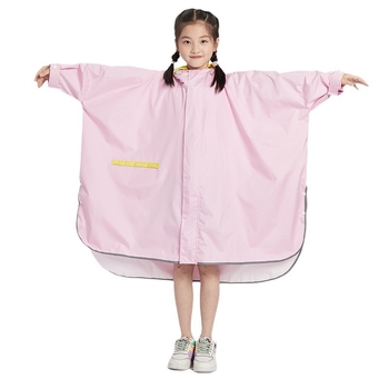 Cape-stil dječji kišni pončo, Chunya Spinning tkanina, vodootporni sloj PVC ljepila, džep za ruksak, otisnut logotip