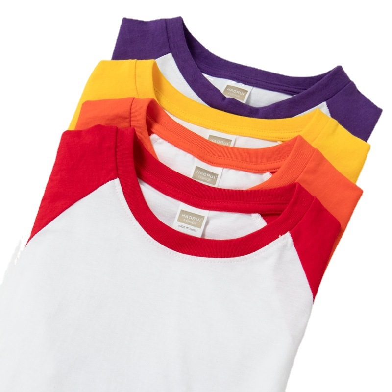 Prilagođena radna majica s raglan rukavima, s tiskanim logom, 96% pamuk, 250-300 g/m2, okrugli izrez.
