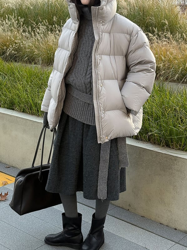 Γυναικείο μπουφάν με κουκούλα, γέμισμα από λευκό πούπουλο πάπιας, περιεκτικότητα πούπουλου 91-95%, πλήρωση 201-300 g, πολυεστέρας