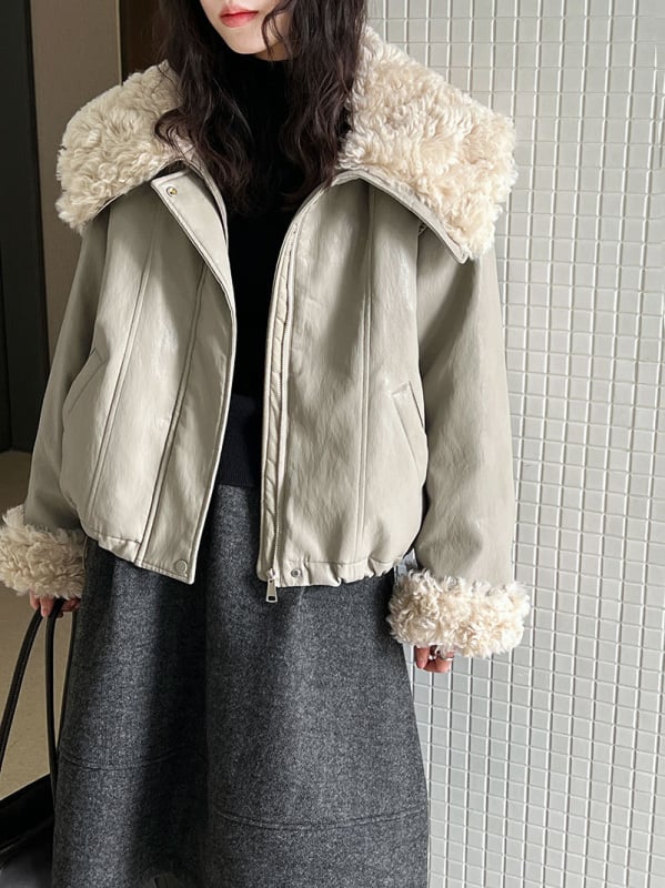 Μπουφάν Down με PU ύφασμα, πλήρωση από λευκά πάπια πούπουλα 86–90%, γιακάς τύπου πέτο με ψεύτικη γούνα, φερμουάρ