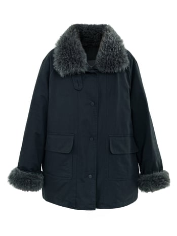 Γυναικείο parka με γούνα από μαλλί αρνιού — γέμισμα από λευκό πούπουλο πάπιας, 91–95% πούπουλο, ύφασμα πολυεστέρα, χαλαρή γραμμή, γιακάς τύπου πόλο με αποσπώμενο τεχνητό γούνινο φινίρισμα