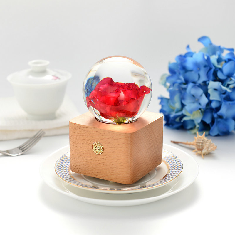 Музикална кутия-нощна лампа със слънчоглед от смола в кристална топка — Ode to Flowers; персонализирана; печатано лого; полирана повърхност; модерен минималистичен стил