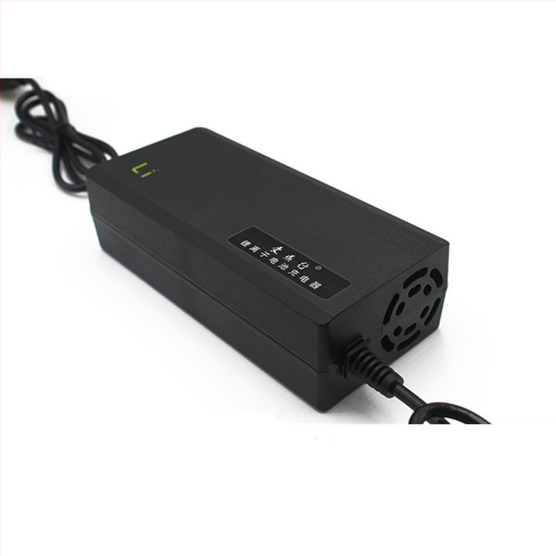 12V Li-ion punjač za balansiranje vozila – pametni punjač, izlazi 12.6V/14.6V/16.8V, struja punjenja 2–10A, ulaz 110–240V AC