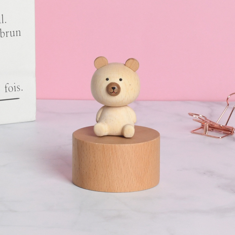 Bükkfa zenélő doboz, mini majom panda figura, kézzel készített, modern minimalist dizájn, logónyomtatás elérhető, ideális ajándék gyerekeknek