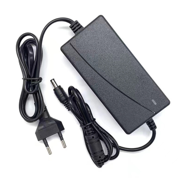 Punjač za litijsku bateriju 21V 2A za električne alate – kompatibilan s baterijama 12.6V/16.8V/21V; ulaz AC100-240V; izlaz DC21V2A; CE/FCC certificirano