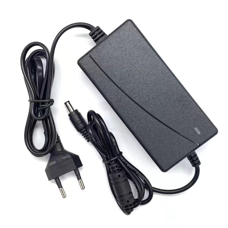 Punjač za litijsku bateriju 21V 2A za električne alate – kompatibilan s baterijama 12.6V/16.8V/21V; ulaz AC100-240V; izlaz DC21V2A; CE/FCC certificirano