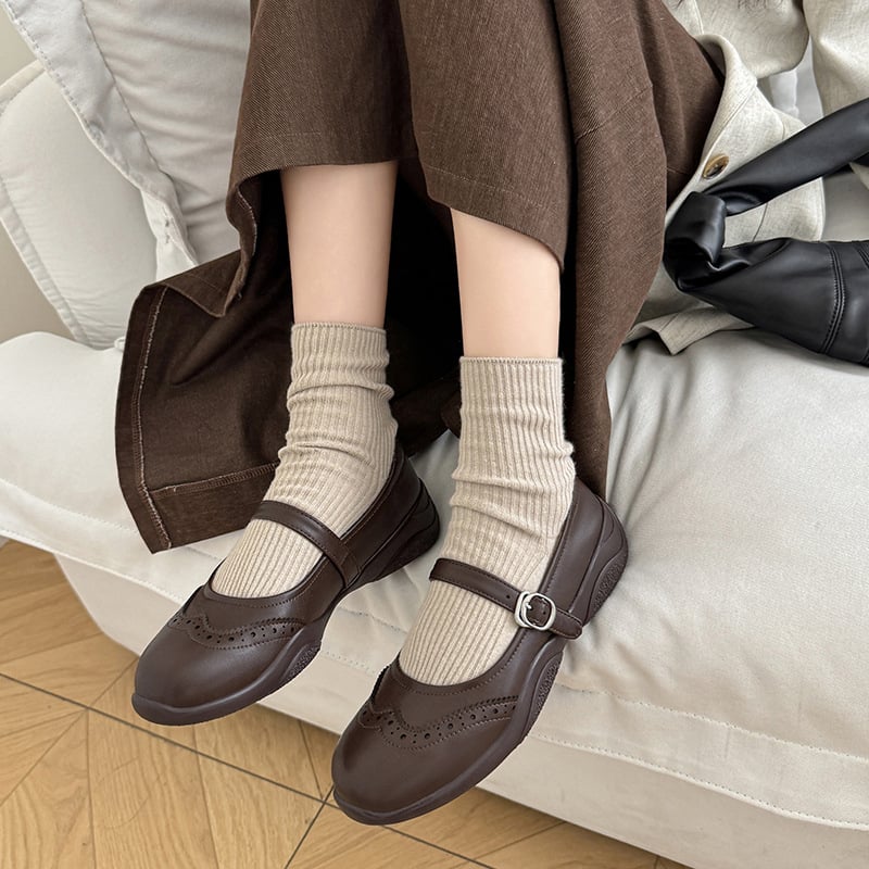 Mary Jane cipele od ovčje kože, s debelim gumastim potplatom, srednje visoki pet 3–6 cm, kopča, gornji dio od ovčje kože