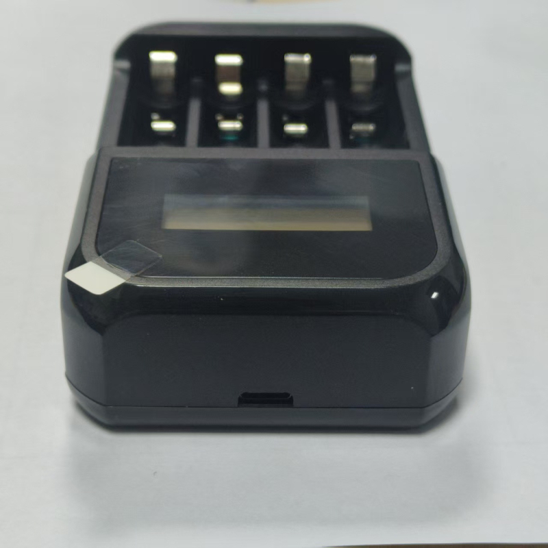 Četveroslojni LCD punjač za 1.5V litijske AA/AAA baterije s Type-C priključkom