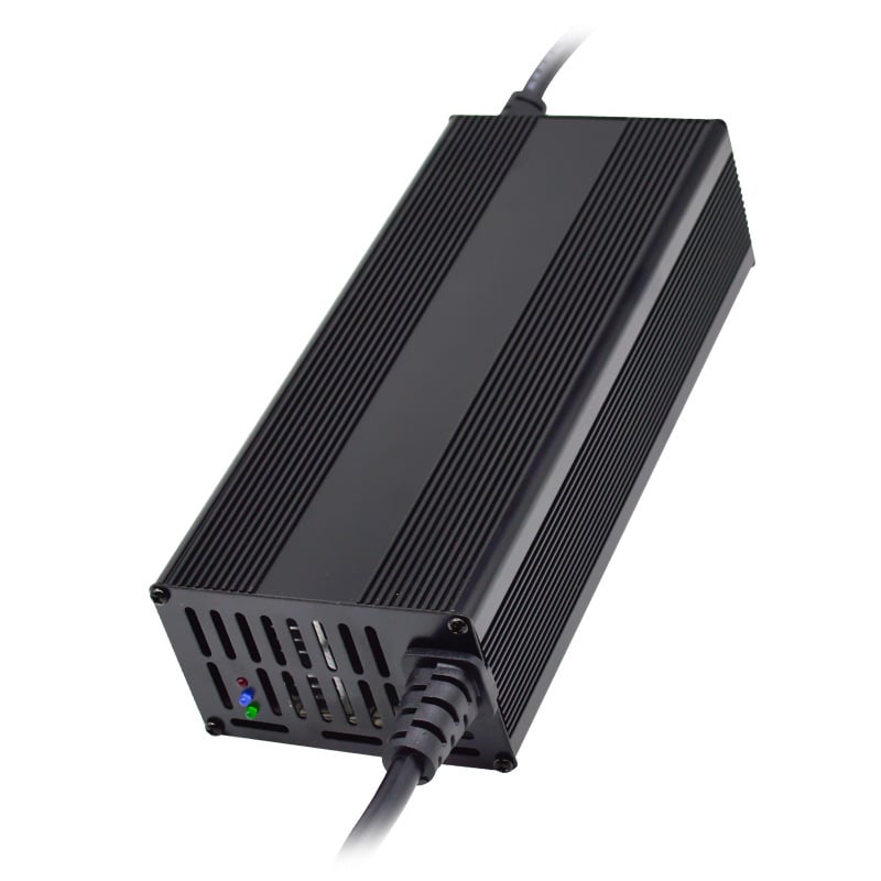 Punjač litijeve baterije za električna vozila s aluminijskim kućištem, ulaz 110V/220V, izlaz 84V/87.6V/88.2V, 8A, CE/FCC certifikat