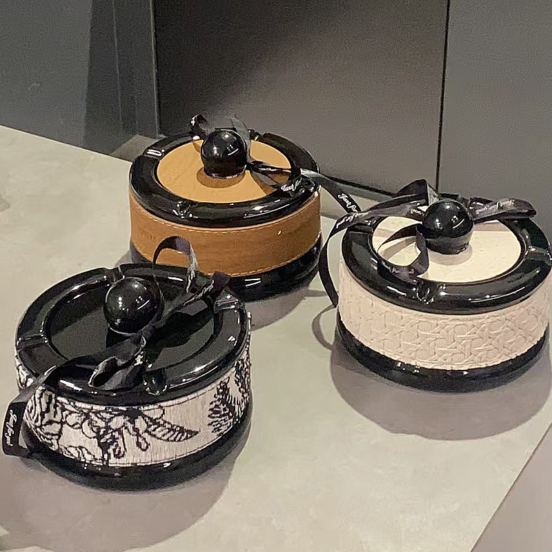 Keramički okrugli pepeljara s kožnim ukrasom i poklopcem, nordijski stil lagani luksuz