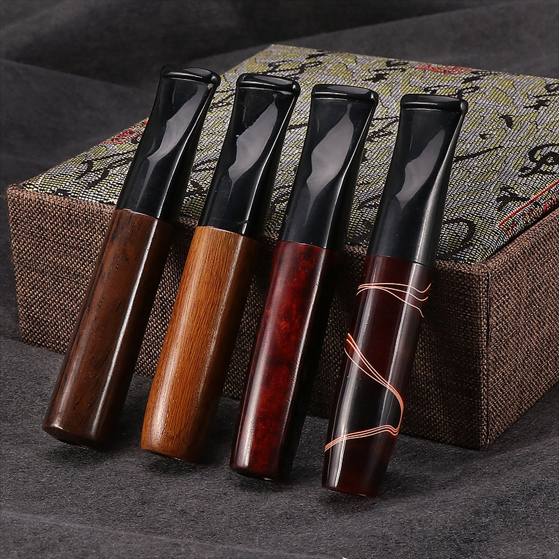 Cigarettatartó aktívszén szűrővel és cserélhető filtrrel; szantálfa és akril konstrukció; cserélhető szűrő; tömörfa kettős használatú dizájn