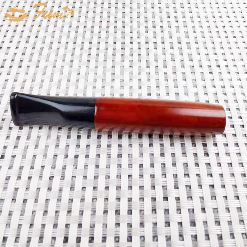 Cigarettatartó aktívszén szűrővel és cserélhető filtrrel; szantálfa és akril konstrukció; cserélhető szűrő; tömörfa kettős használatú dizájn