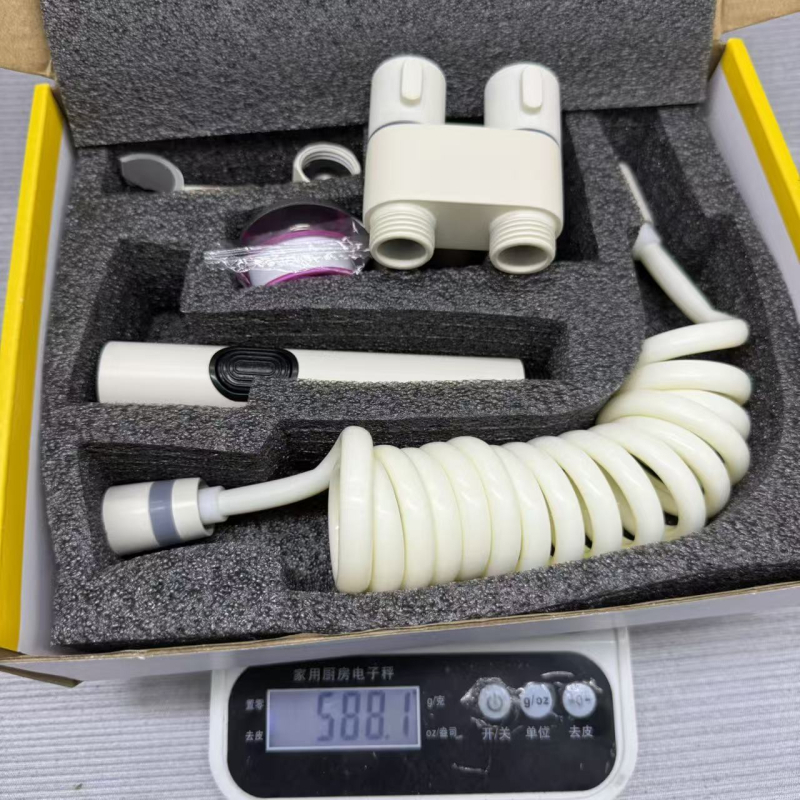 Set ventila za WC s ugrađenom instalacijom, s jednim ulazom i dva izlaza, mesing HM-1217, 1 MPa, Ø4 mm