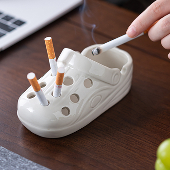 Scrumiere ceramică în formă de papuc, cu logo imprimat; Brand Mu nanshan; Origine Dehua; Ambalaj: 20 buc.; Material: ceramic.