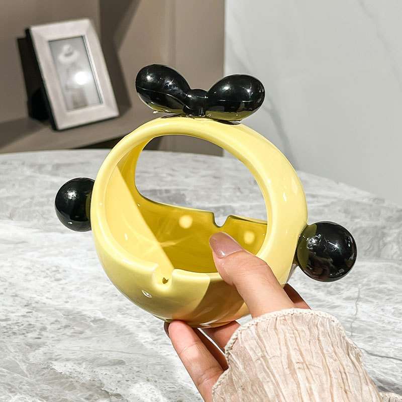 Scrumiere ceramică în stil Nordic, cu lux subtil, funcții decorative și de depozitare, cadou ideal pentru casa nouă.