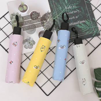 Umbrelă pliabilă cu trei secțiuni; 8 spițe din oțel; țesătură 190T; mâner din cauciuc; deschidere manuală