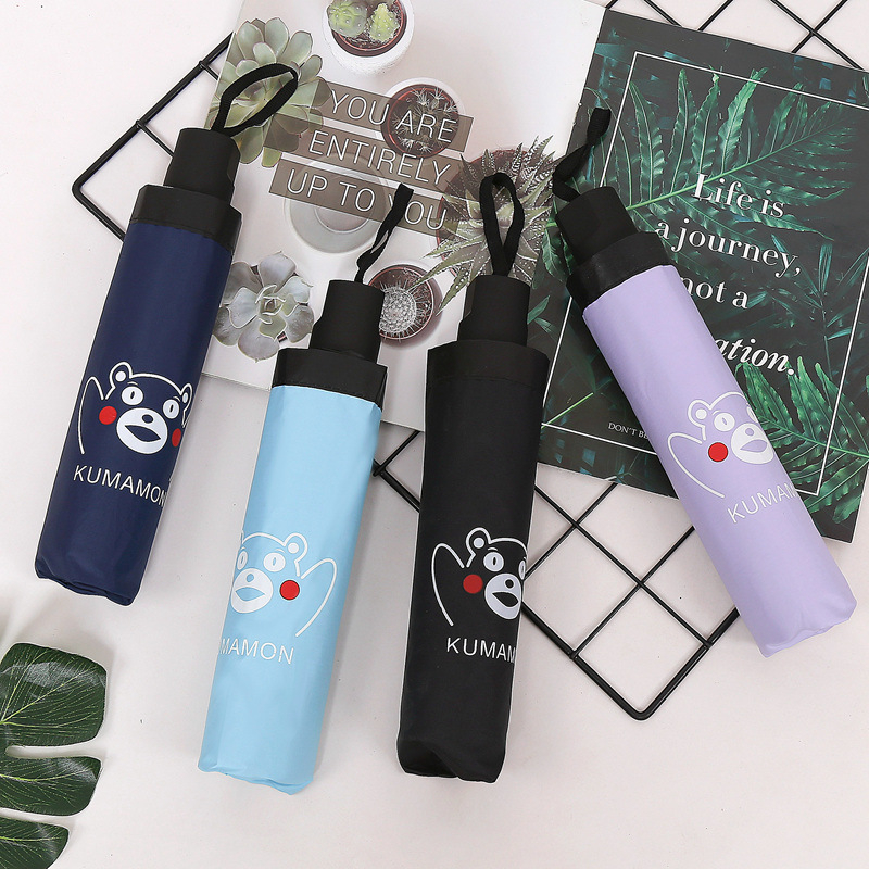 Umbrelă pliabilă cu trei secțiuni; 8 spițe din oțel; țesătură 190T; mâner din cauciuc; deschidere manuală