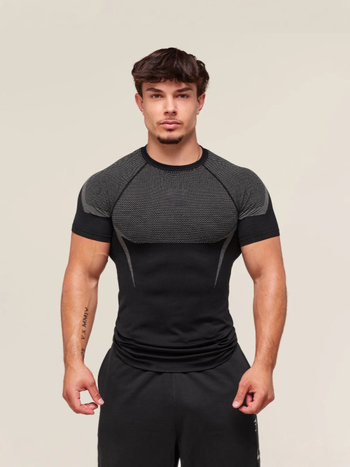 Férfi edzőpóló lazán szabott, poliészter, kerek nyakú, rövid ujjú, légáteresztő