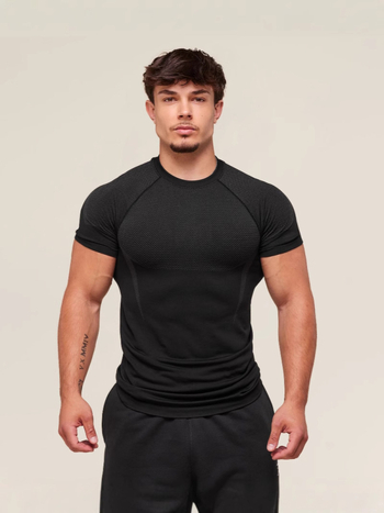 Férfi edzőpóló lazán szabott, poliészter, kerek nyakú, rövid ujjú, légáteresztő